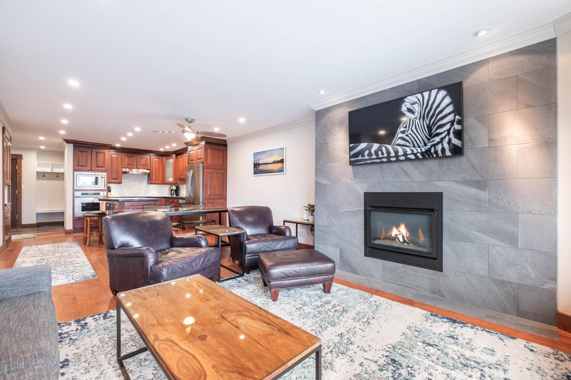 Greyhawk By Outpost Whistler Villa Exterior foto